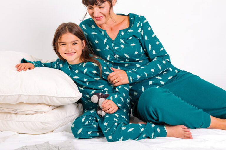 Pyjamas-Fair-Trade-Sandra-und-Tochter_stage