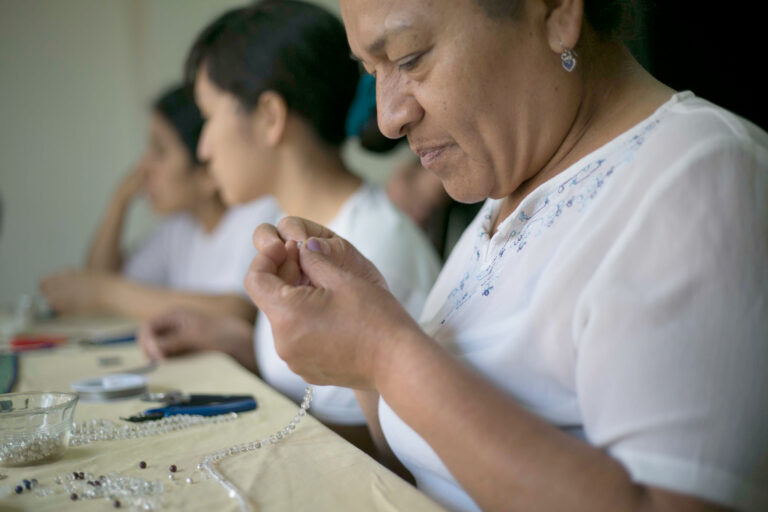 Schmuckherstellung in Südamerika