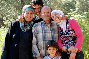 Die Familie von Abu Mahmoud Jarar in ihrem Olivenhain. 