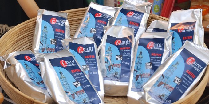 fairer freisinger Produktauslage des fairen freisinger Kaffees