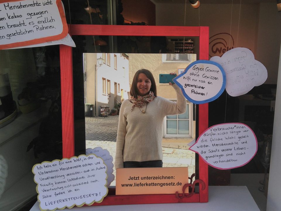 Fenster_Aktion_Lieferkettengesetz_WL_FS
