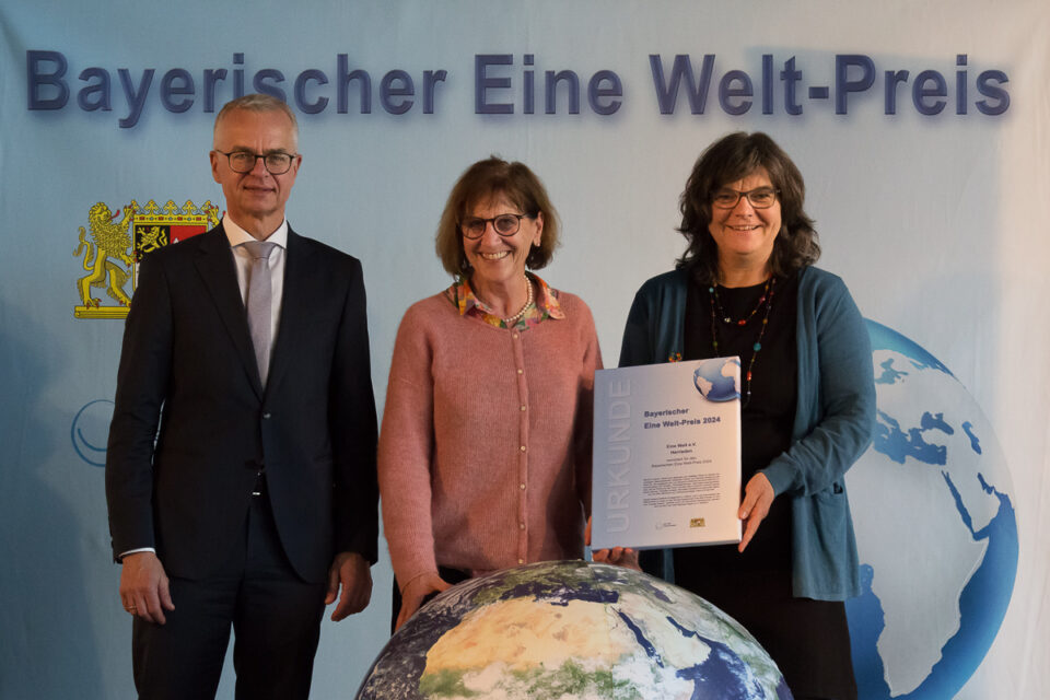 20240420-EineWeltPreis-Urkunde-IMG_6995_web