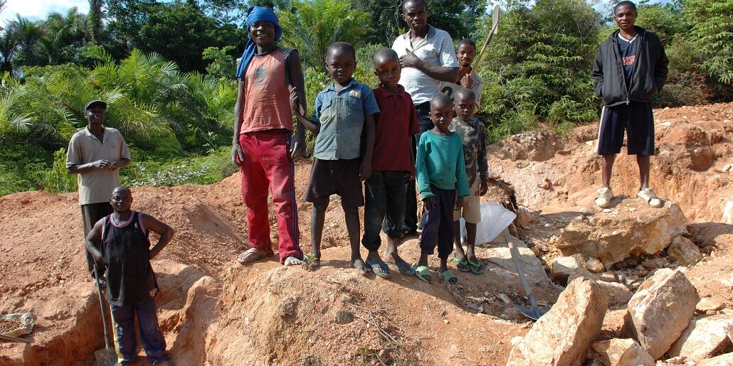 Minen-Kinderarbeit- by Gemeinsam für Afrika-1