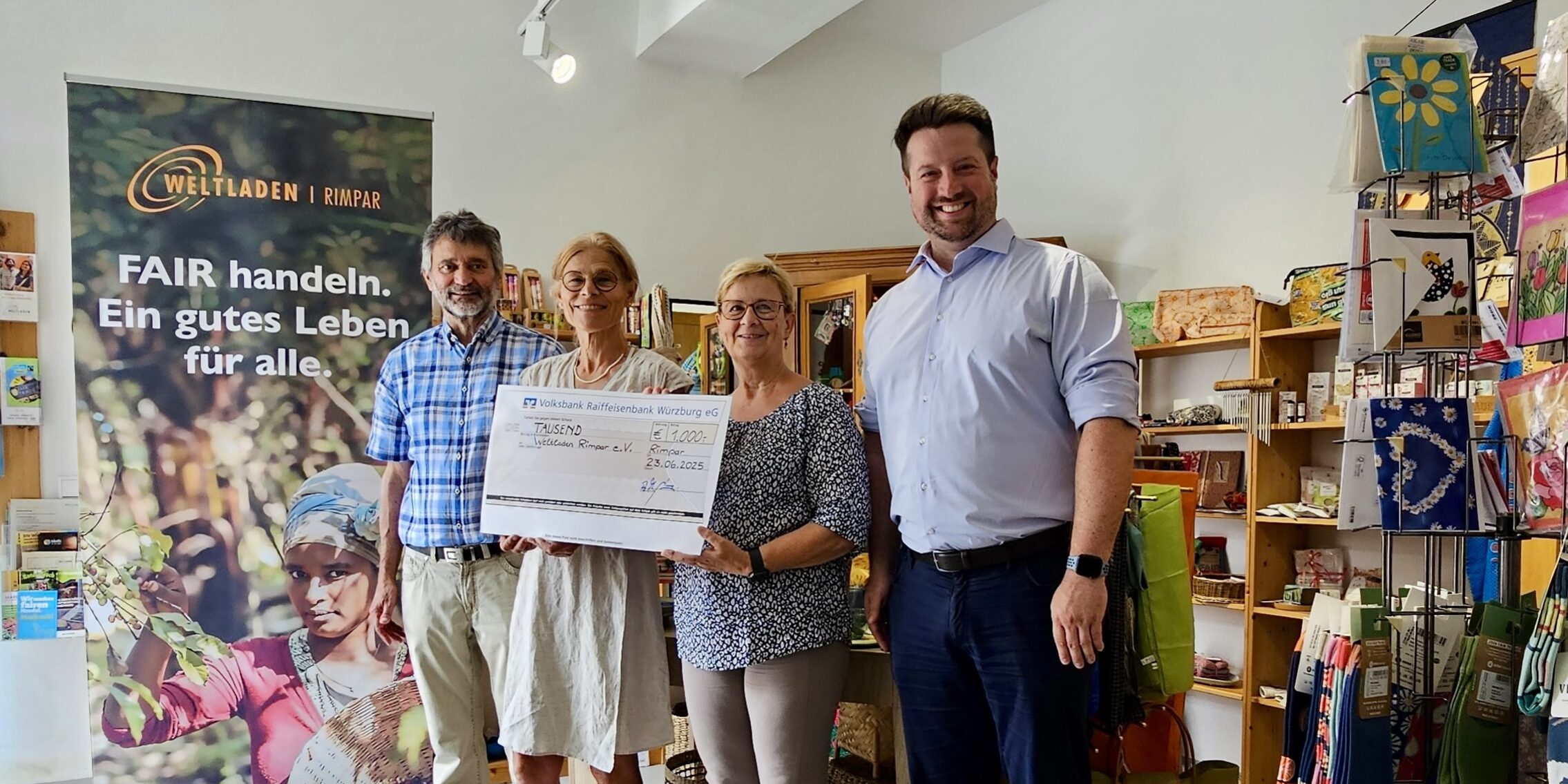Spendenübergabe-Weltladen-Rimpar