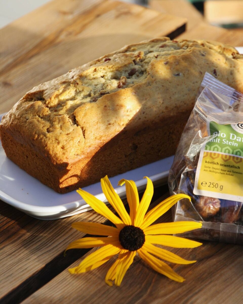 Bananenkuchen mit Datteln