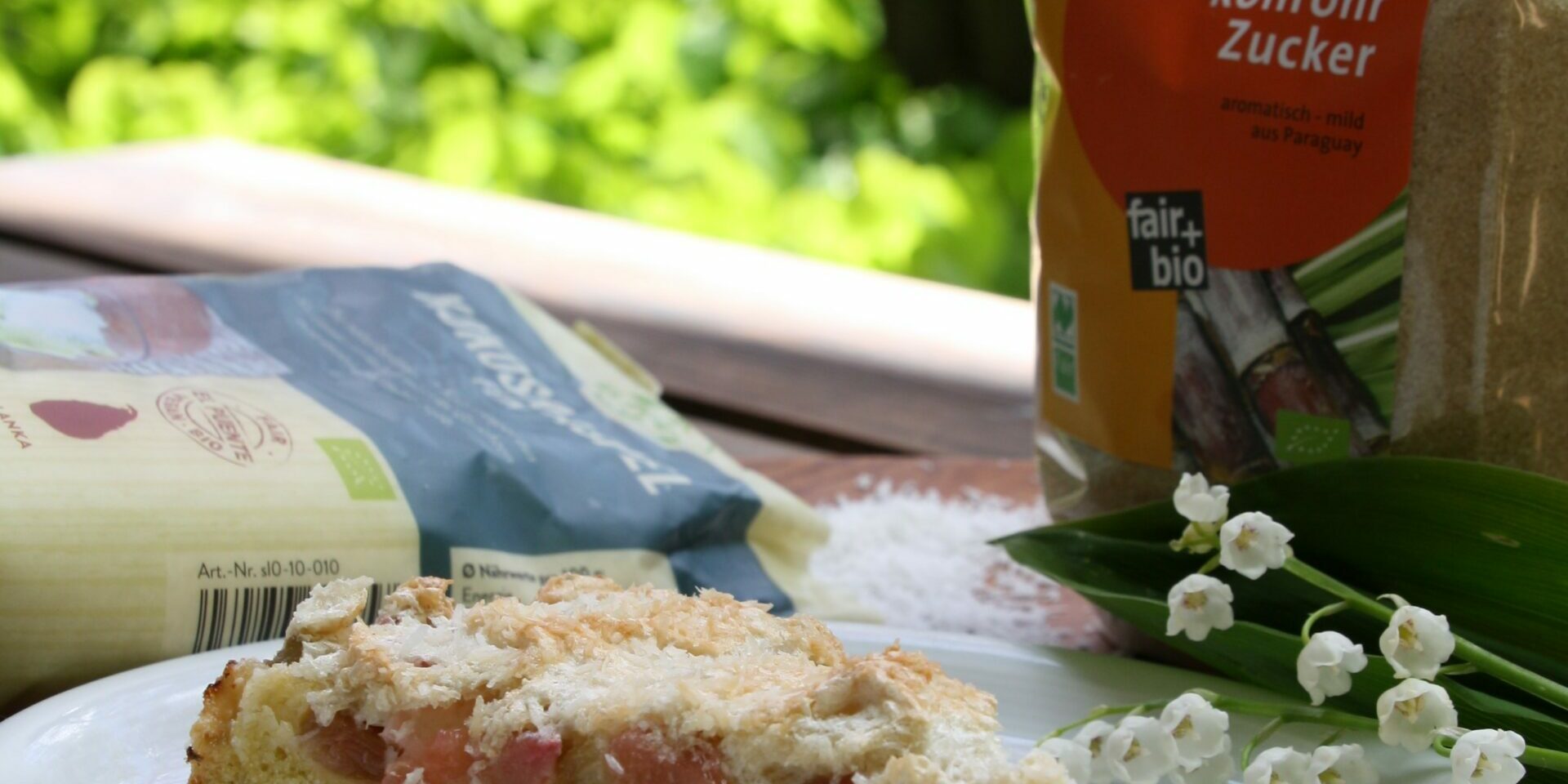 Rhabarberkuchen mit Kokosbaiser - Weltladen Schongau