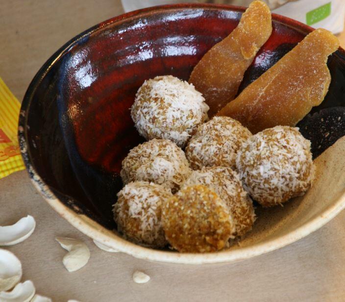 Cashew-Mango-Bällchen quer