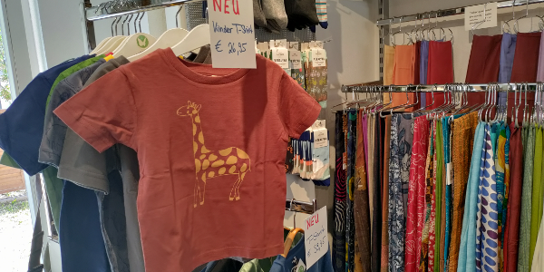 T-Shirt mit Giraffenaufdruck für Kinder von Kipepeo