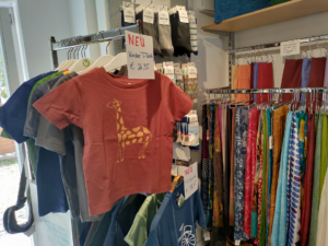 Kipepeo T-Shirt mit Giraffe