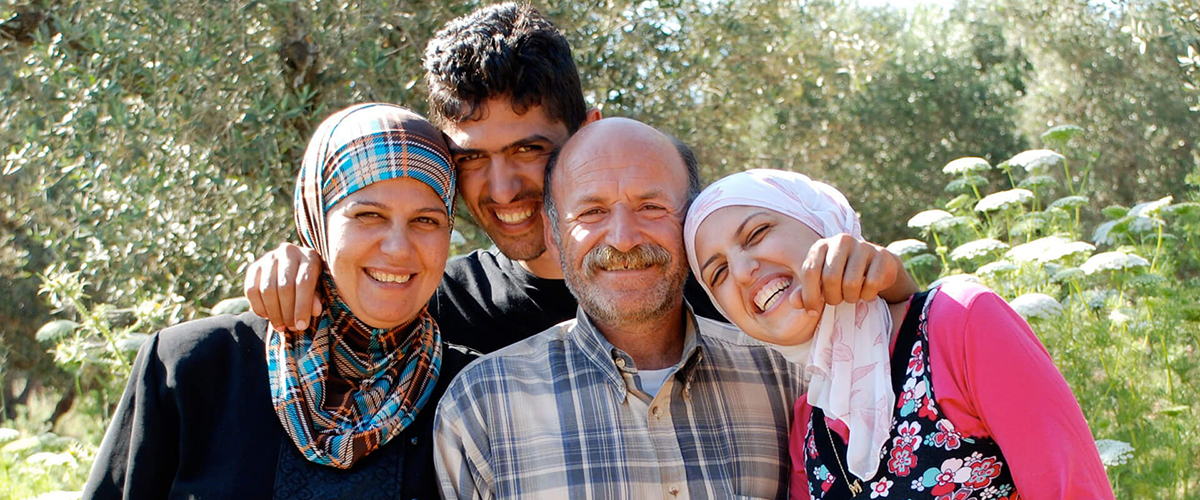 Die Familie von Abu Mahmoud Jarar in ihrem Olivenhain. 