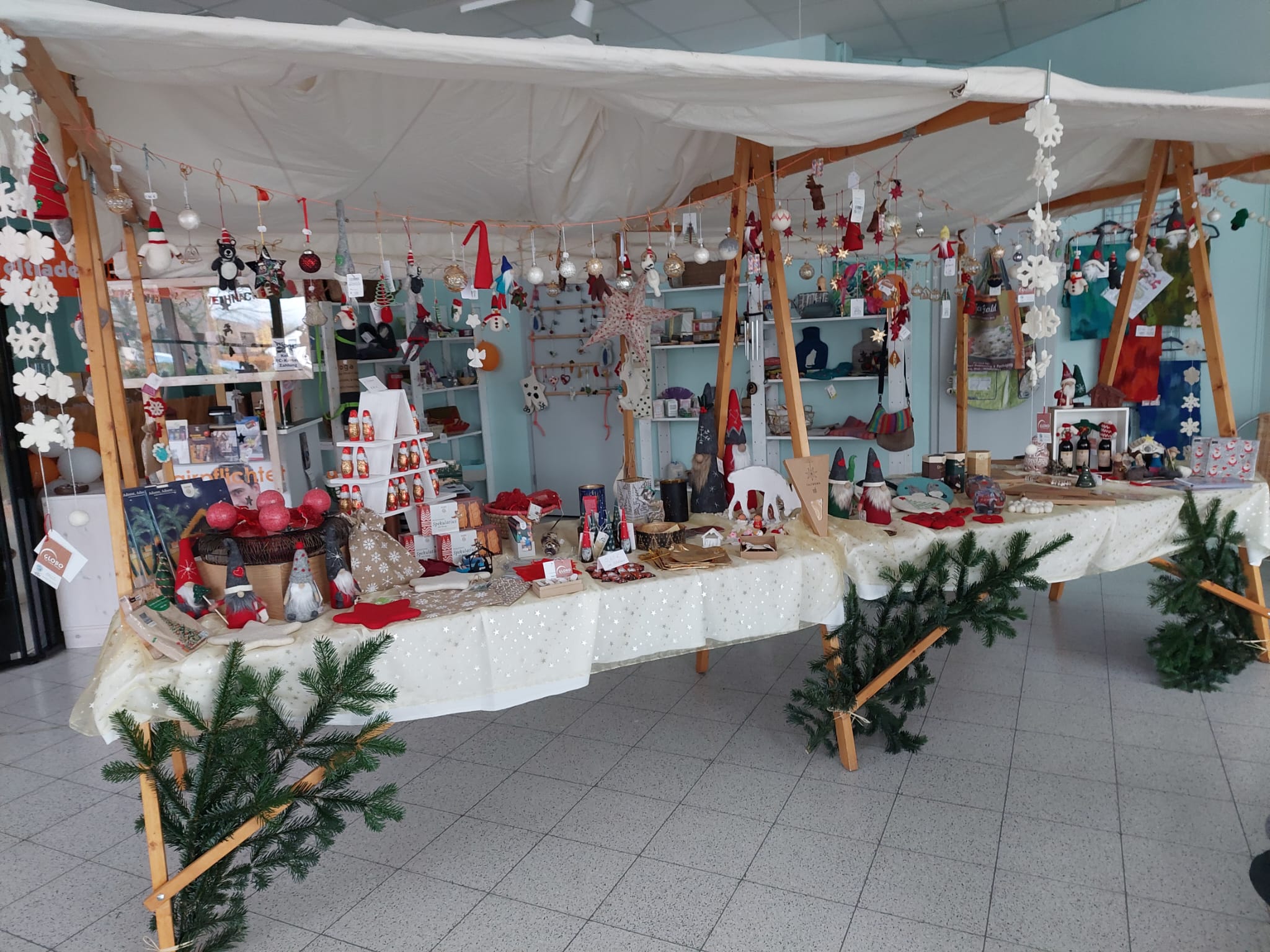 Unser Weihnachtsstand im Laden